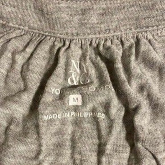 Light Gray 3/4 Sleeve NY&Co Shirt Size Medium - Picture 5 of 5